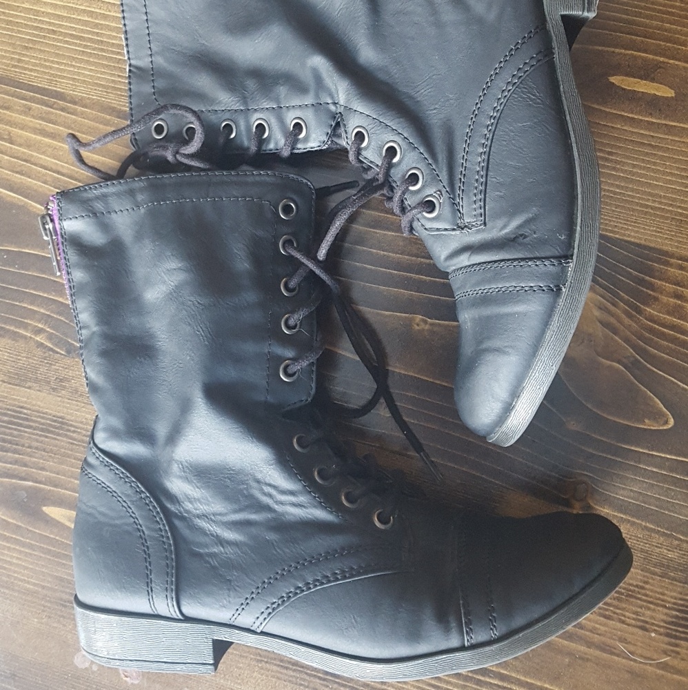 Black boots size 7.5